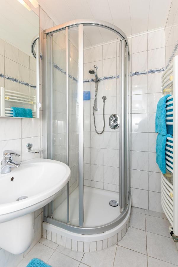 Ferienwohnungen Im Haus Waterkant Neuharlingersiel Extérieur photo